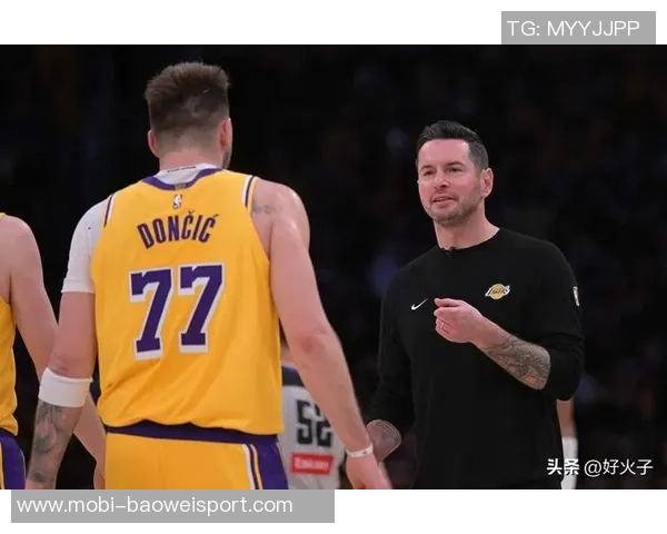 雷迪克称赞湖人拼搏精神尽管上半场被绿军三分压制 雷迪克称赞湖人拼搏精神尽管上半场被绿军三分压制