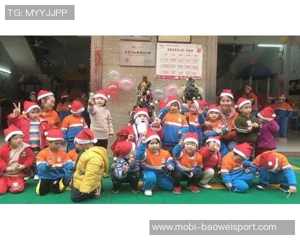 费兰勇敢挑战寒冬晒雪中赤身照庆祝圣诞节欢乐时刻